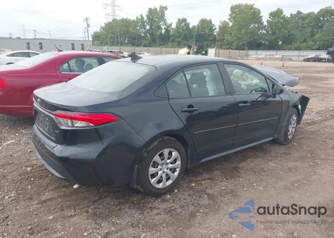 2021 Toyota Corolla Le z USA, uszkodzony, nr VIN JTDEPMAE1MJ174453